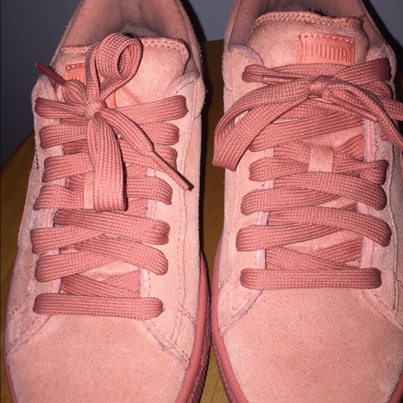 Suede Pink Pumas - Picture 5 of 5